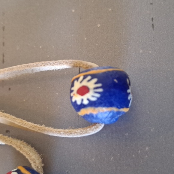 Handmade Daisy & Leather Earrings - Picture 2 of 4